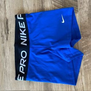 Nike pro size small
